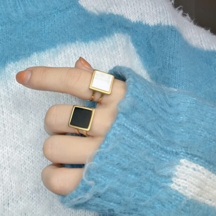 Stud Ring